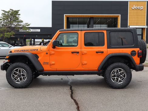 Used 2025 Jeep Wrangler Unlimited Rubicon w/ Convenience Group image 14