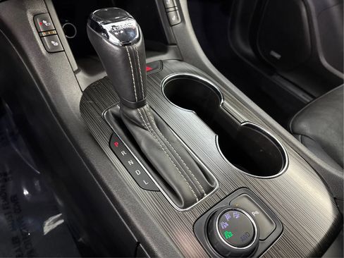 Used 2018 GMC Acadia SLT image 48