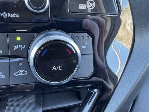 Used 2022 Toyota Highlander XLE image 17