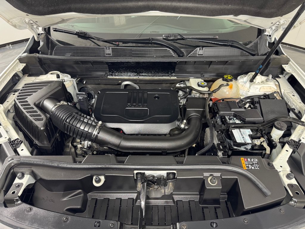 Used 2023 GMC Acadia SLT FWD image 32