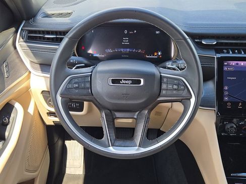 Used 2023 Jeep Grand Cherokee Limited AWD/4WD image 24
