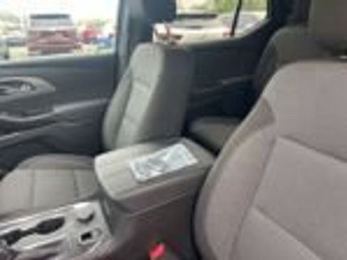 Used 2023 Chevrolet Traverse LT FWD image 8