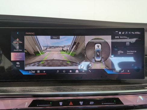 Used 2025 BMW 740i w/ Premium Package image 24