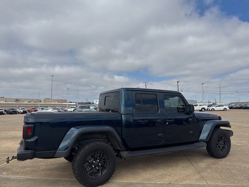 Used 2025 Jeep Gladiator Sport image 24