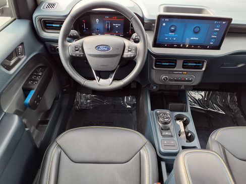 Used 2025 Ford Maverick Lobo AWD/4WD image 2