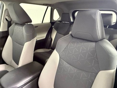 Used 2022 Toyota RAV4 XLE image 27
