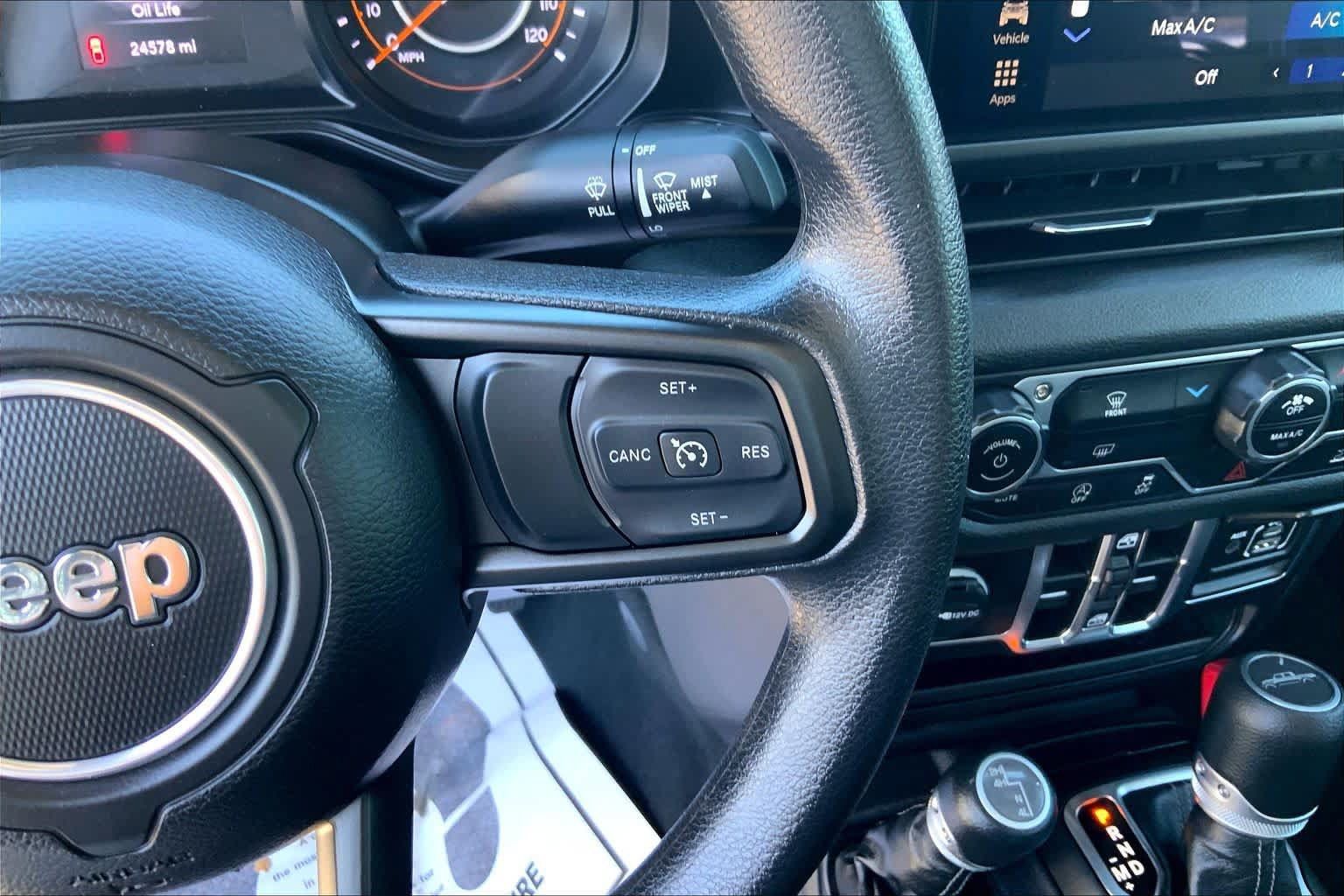 Used 2025 Jeep Gladiator Sport AWD/4WD image 21