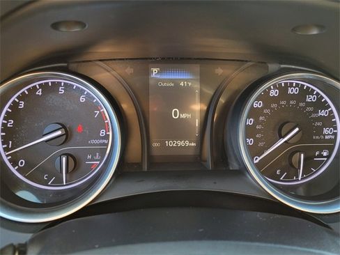 Used 2018 Toyota Camry LE image 28