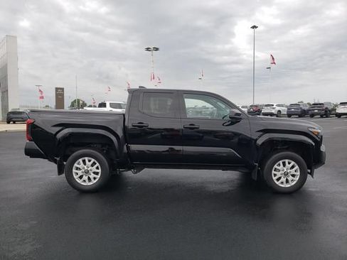 Used 2024 Toyota Tacoma SR w/ SR Upgrade Package AWD/4WD image 4