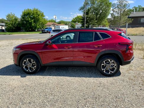 New 2025 Chevrolet Trax LT w/ Driver Confidence Package image 2