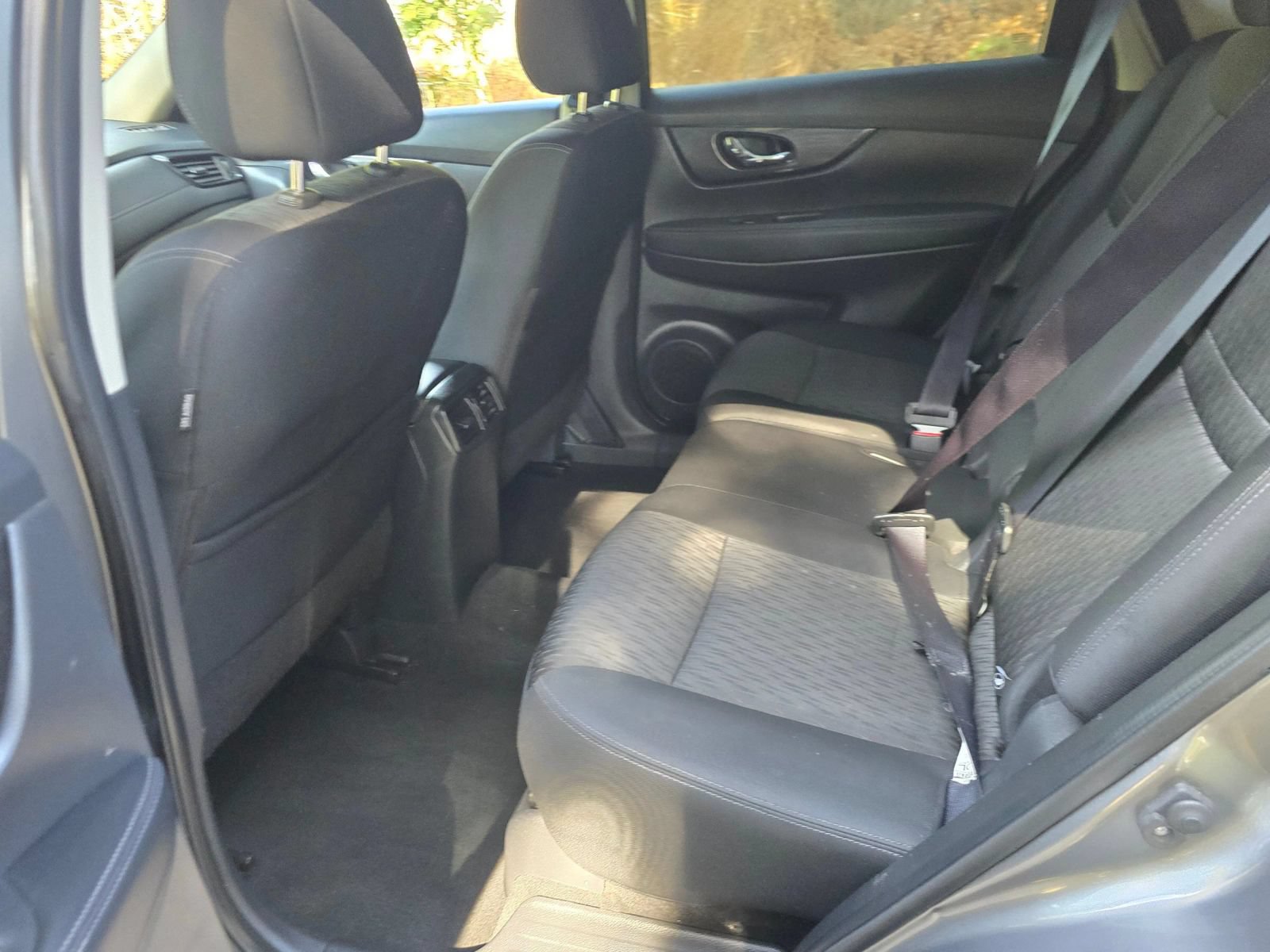Used 2019 Nissan Rogue SV FWD image 17