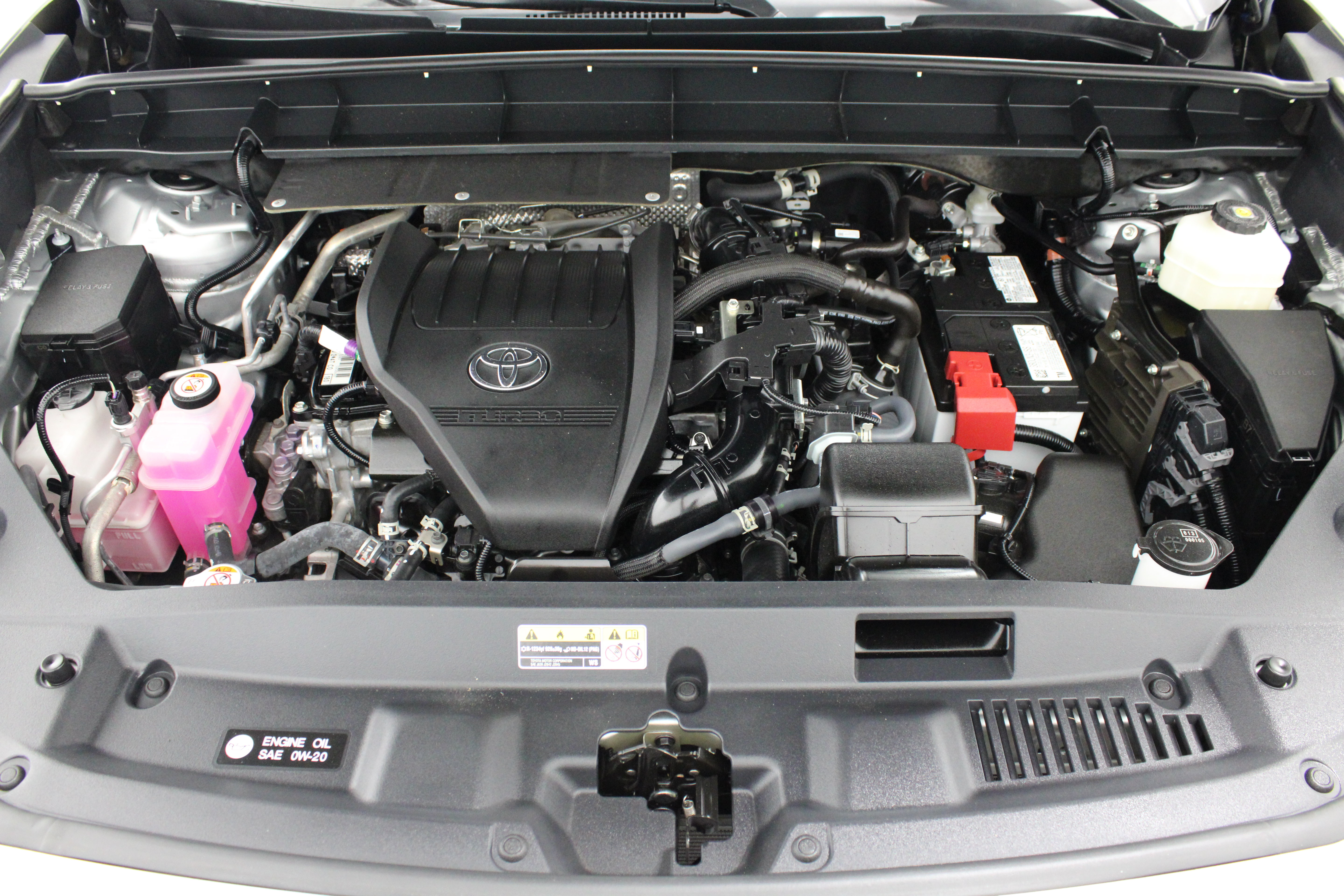 Used 2025 Toyota Highlander LE FWD image 40