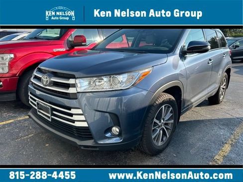 Used 2017 Toyota Highlander XLE AWD/4WD image 1