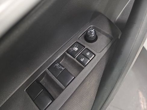 Used 2021 Toyota Corolla LE image 12