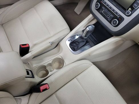 Used 2012 Volkswagen Eos Komfort FWD image 40