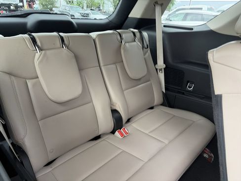 Used 2023 Ford Explorer Limited AWD/4WD image 34