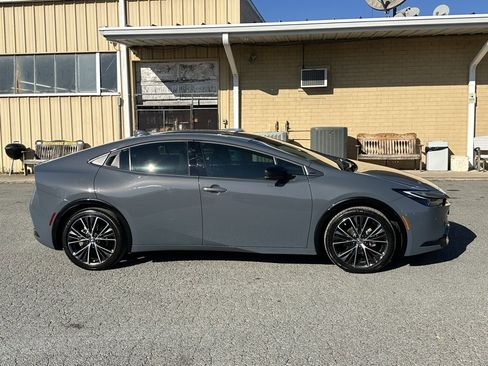 Used 2024 Toyota Prius XLE image 9