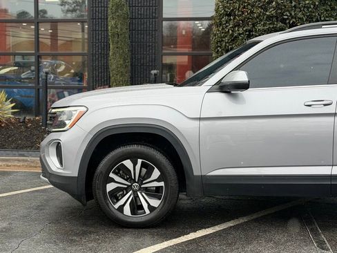 Used 2024 Volkswagen Atlas SE image 11