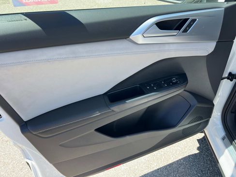 New 2025 Volkswagen Taos SE image 4