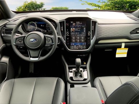 Used 2025 Subaru Forester Limited w/ Popular Package image 5