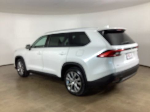 Used 2024 Toyota Grand Highlander AWD image 16