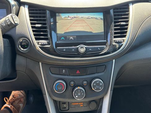 Used 2017 Chevrolet Trax LT w/ LT Convenience Package AWD/4WD image 12