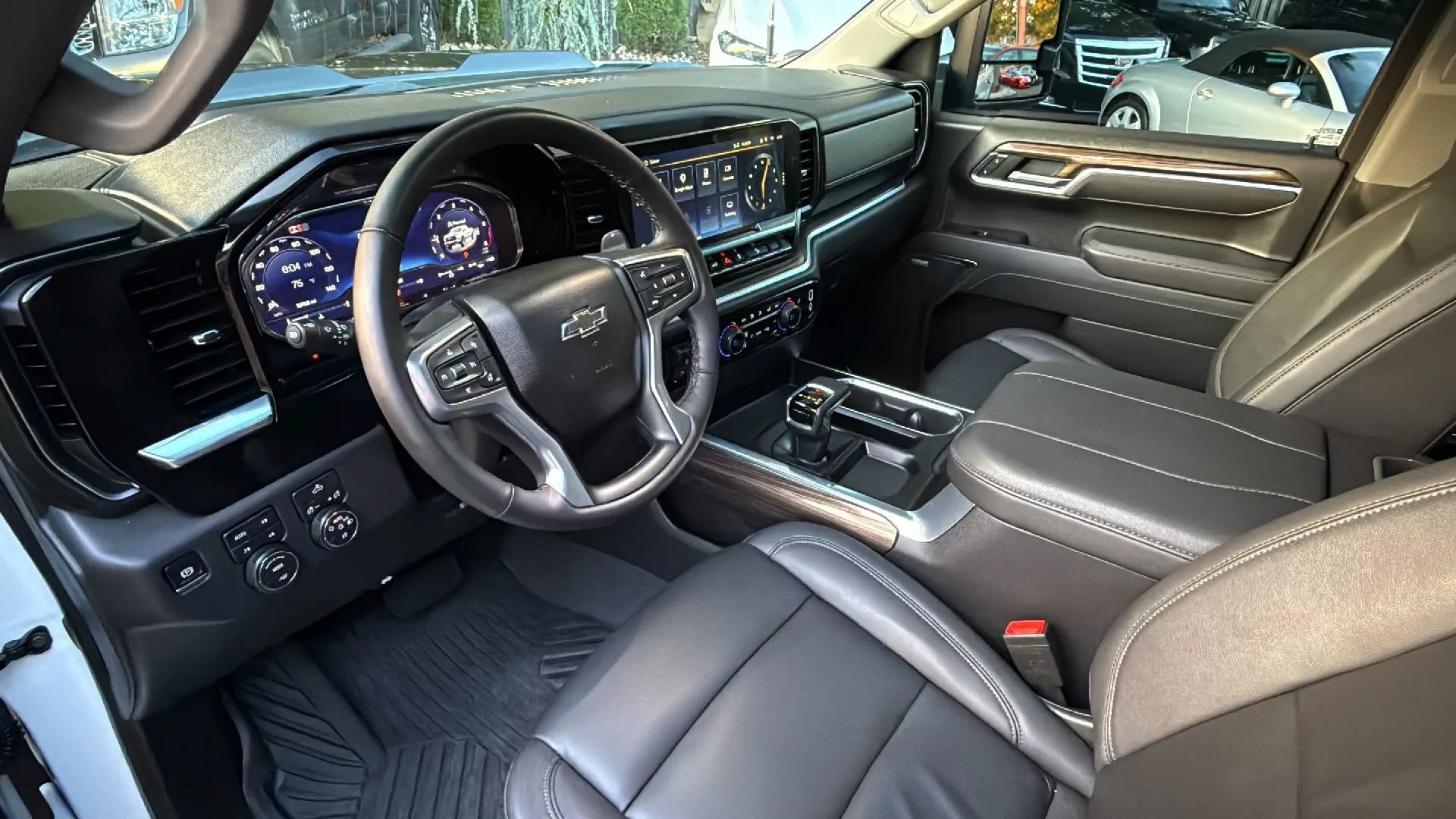 Used 2025 Chevrolet Silverado 1500 LT Trail Boss w/ Dark Appearance Package AWD/4WD image 21