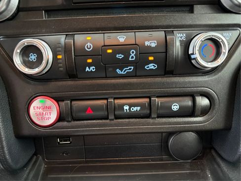 Used 2018 Ford Mustang Coupe RWD image 34