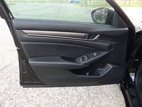 Used 2020 Honda Accord LX image 18