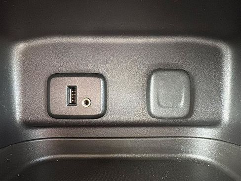 Used 2018 Chevrolet Equinox LT FWD image 30