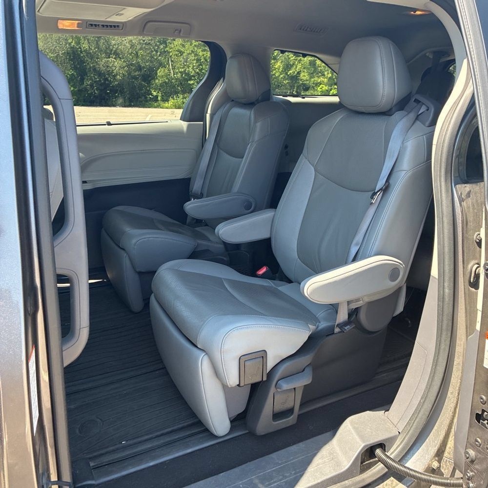 Certified 2024 Toyota Sienna Limited AWD/4WD image 7