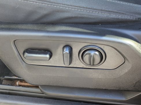 Used 2023 Chevrolet Silverado 2500 LT w/ Convenience Package image 11