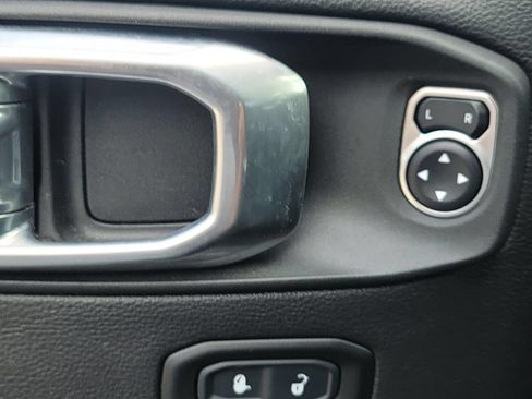 Used 2021 Jeep Wrangler Unlimited Sahara AWD/4WD image 35