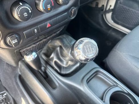 Used 2018 Jeep Wrangler Sport w/ Connectivity Group AWD/4WD image 18