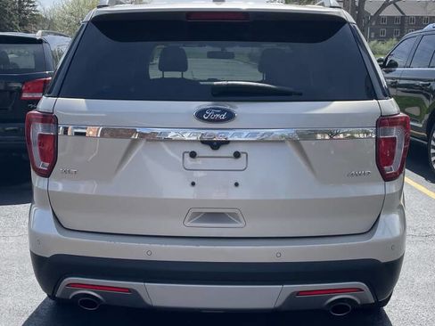 Used 2017 Ford Explorer XLT w/ Equipment Group 202A image 4