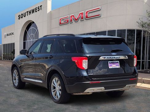Used 2023 Ford Explorer XLT w/ Equipment Group 202A RWD image 4