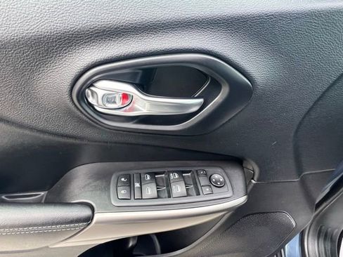 Used 2020 Jeep Cherokee Latitude image 10