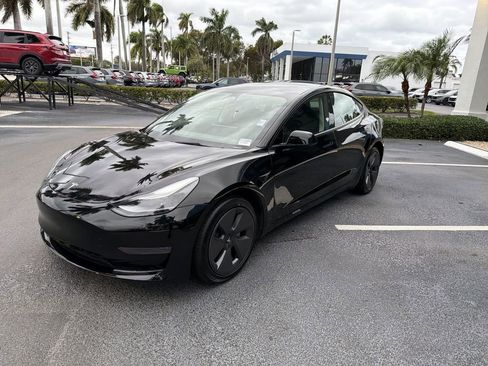 Used 2023 Tesla Model 3 Standard Range image 4