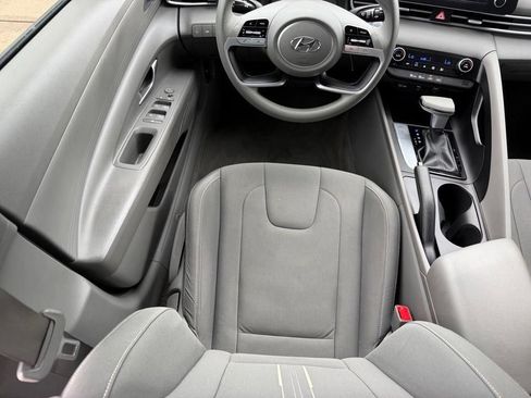 Used 2023 Hyundai Elantra SEL w/ Preferred Accessory Package FWD image 10