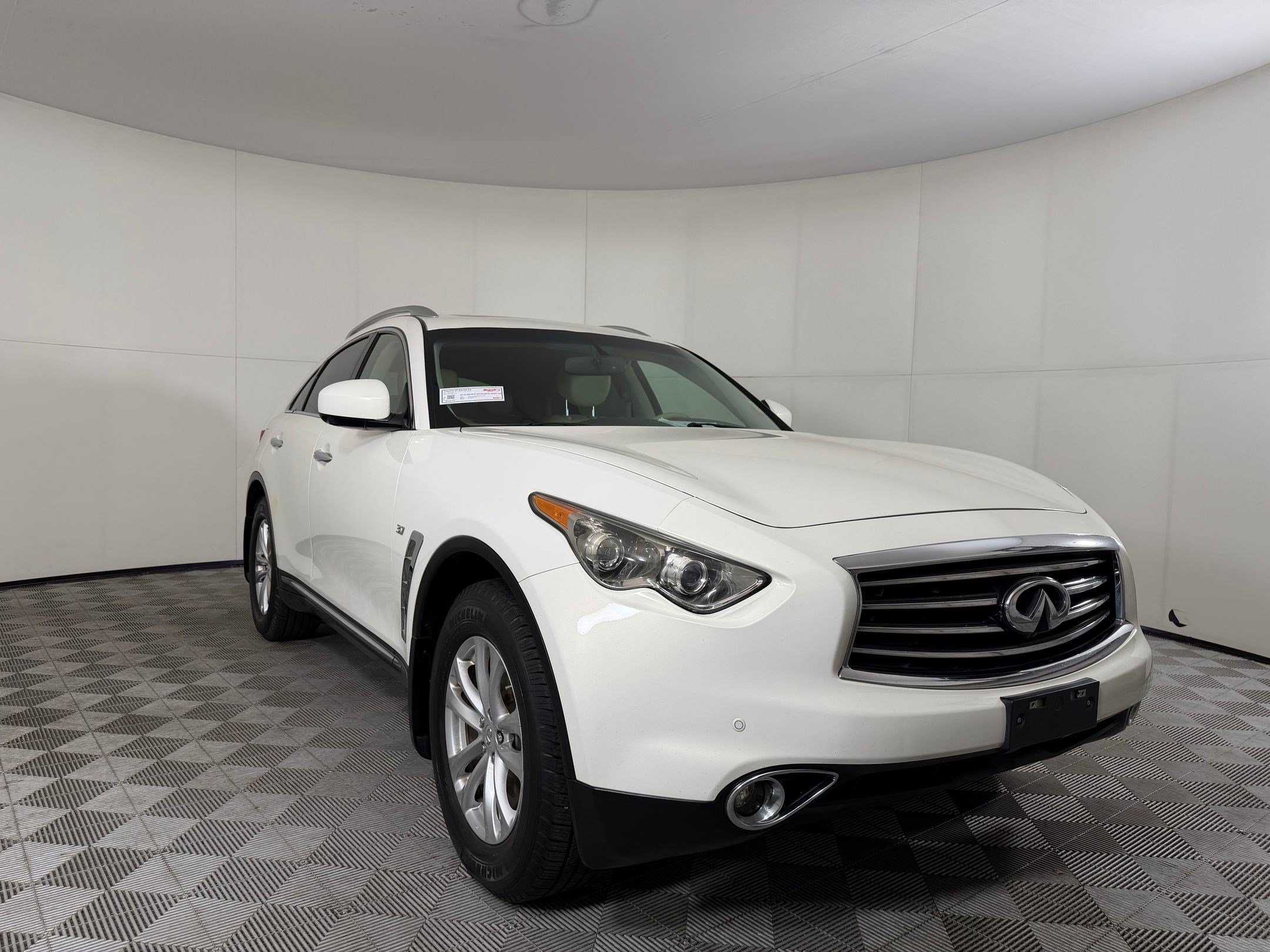 Used 2016 INFINITI QX70 AWD w/ Premium Package image 7
