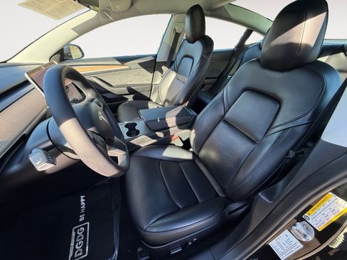 Used 2023 Tesla Model 3 Standard Range image 10