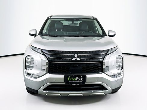 Used 2024 Mitsubishi Outlander SE image 2