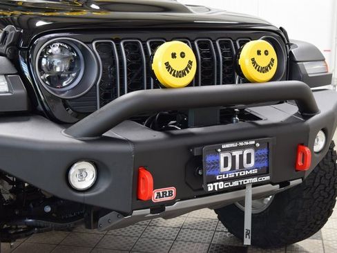 Used 2025 Jeep Wrangler Rubicon w/ Technology Group image 11