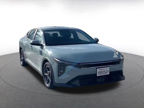 Used 2025 Kia K4 LXS image 3