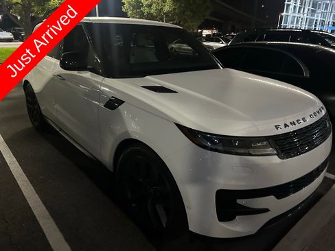 Used 2024 Land Rover Range Rover Sport SE image 3
