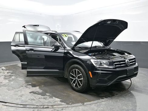Used 2021 Volkswagen Tiguan SE image 39