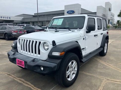 Used 2022 Jeep Wrangler Unlimited Sport AWD/4WD image 3