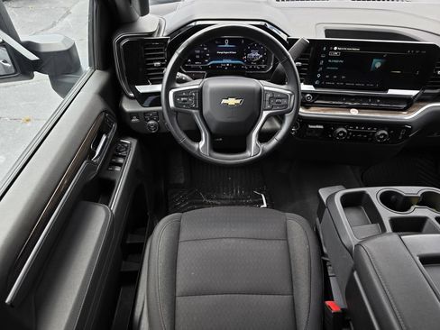 Used 2025 Chevrolet Silverado 2500 LT w/ Convenience Package AWD/4WD image 19