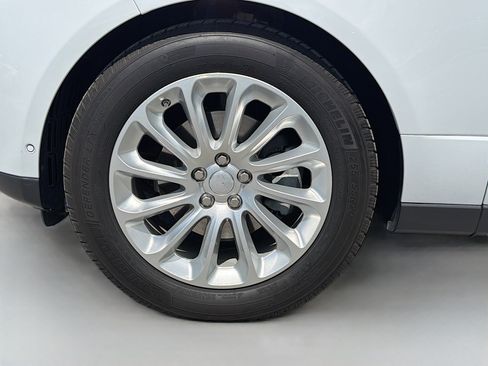 Used 2019 Land Rover Range Rover HSE image 42