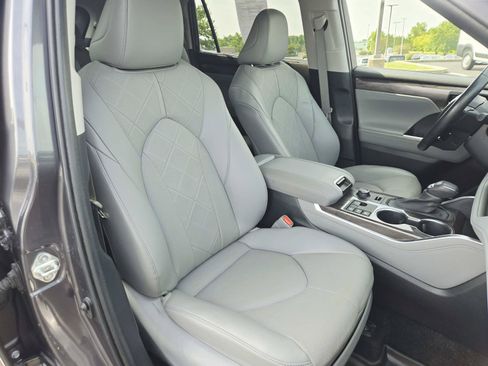 Used 2023 Toyota Highlander Platinum AWD/4WD image 19
